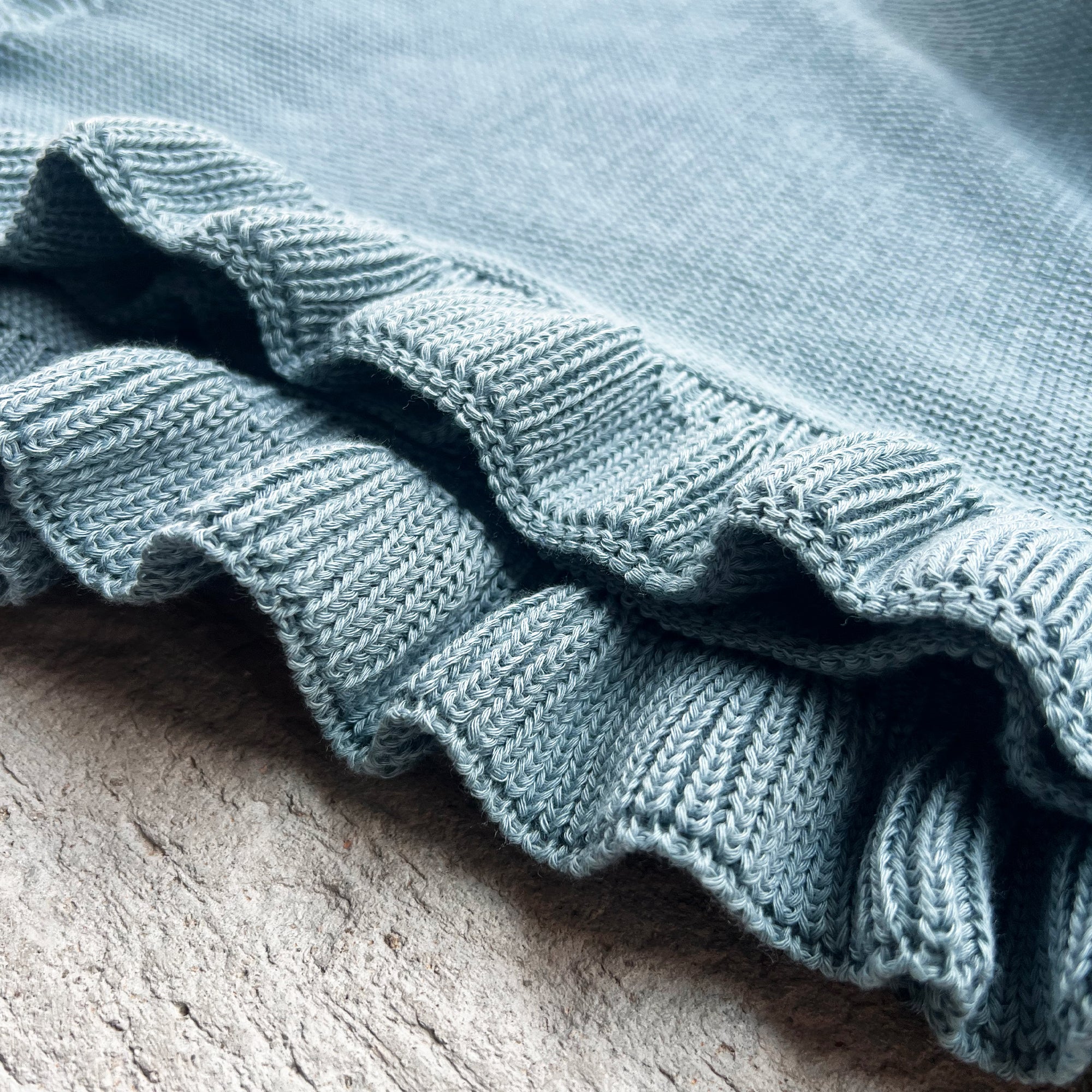 Cobija Tejida Con Olanes Azul