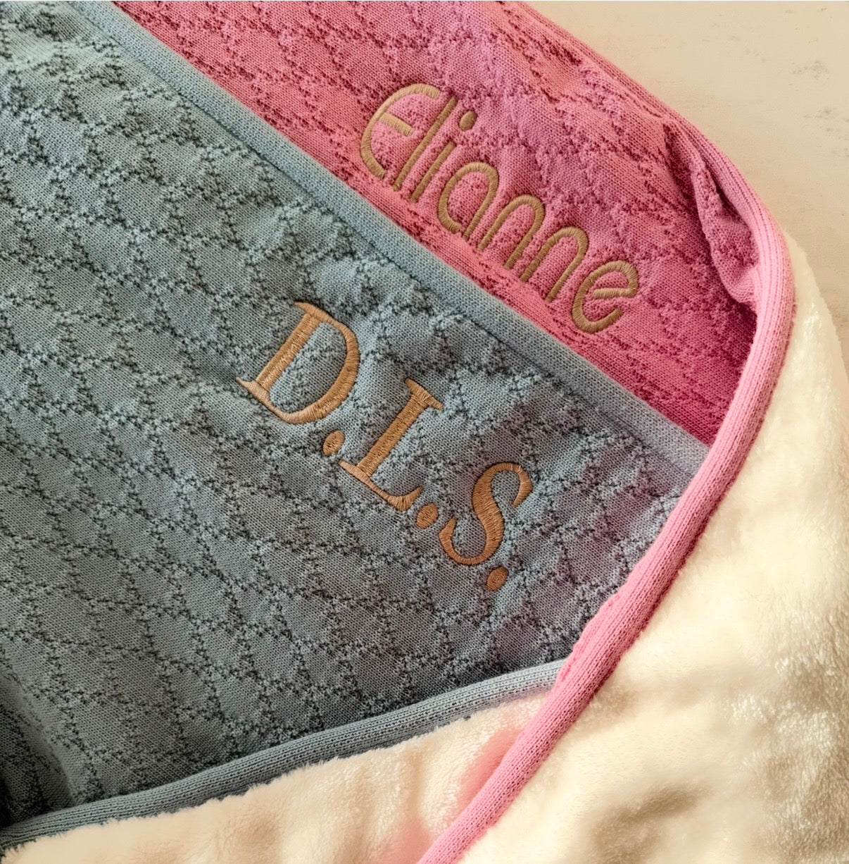 Cobija De Rombos Rosa Con Interior Caliente