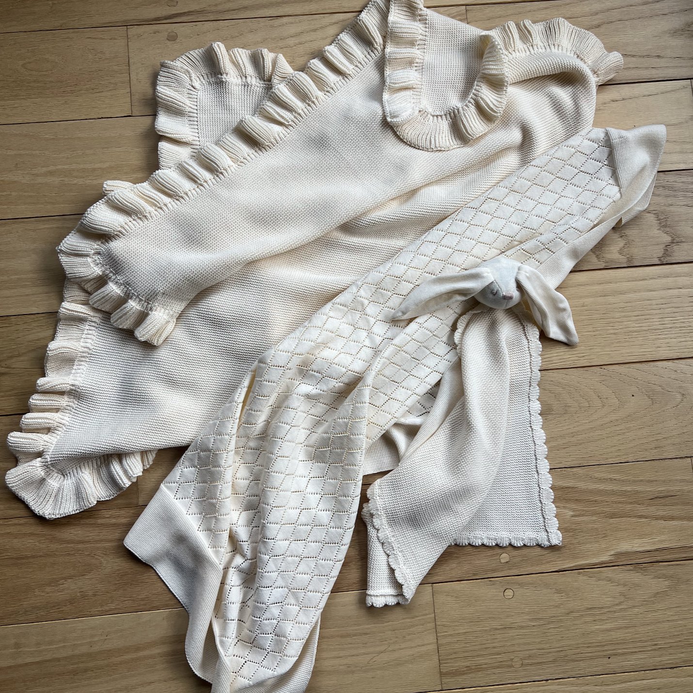 Cobija Tejida Con Olanes Beige