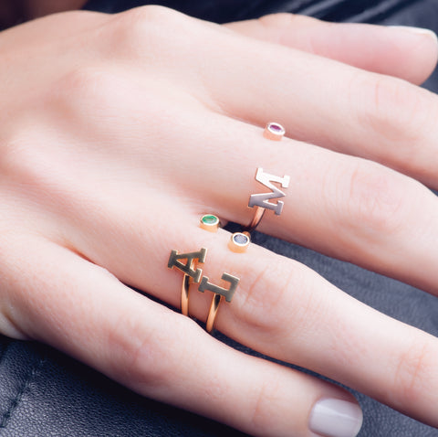 anillos para mujer con iniciales