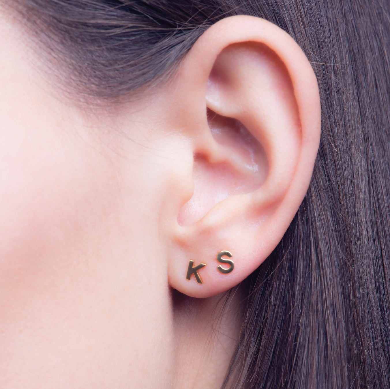 aretes para mujer con letras en oro 14k