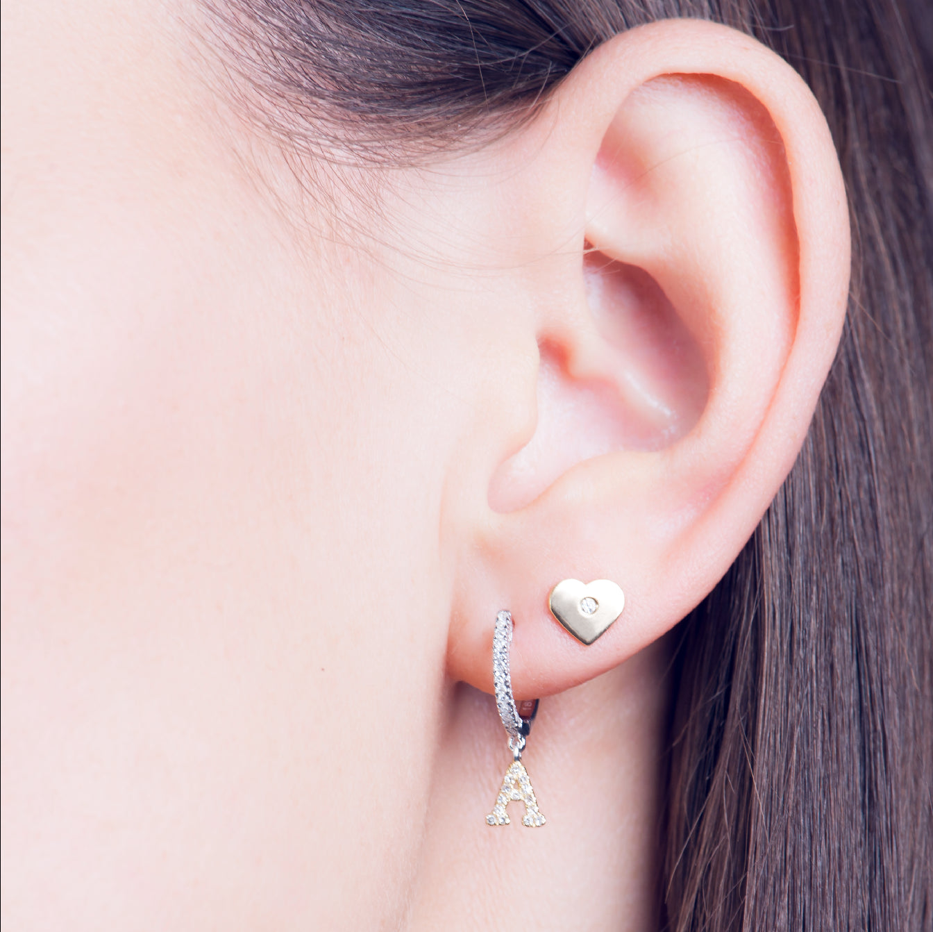 aretes de mujer con corazon y con diamante