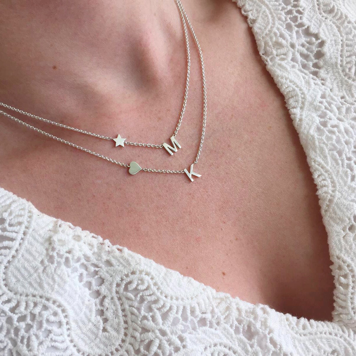 collares de letras con figuras en plata .925, regalo para mama, mujer, amiga