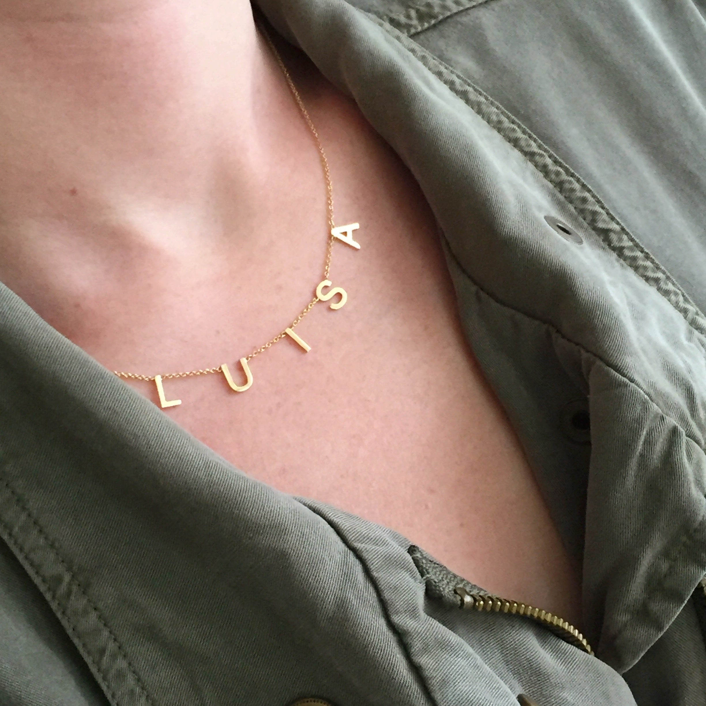 collar de nombre hecho en oro 14k