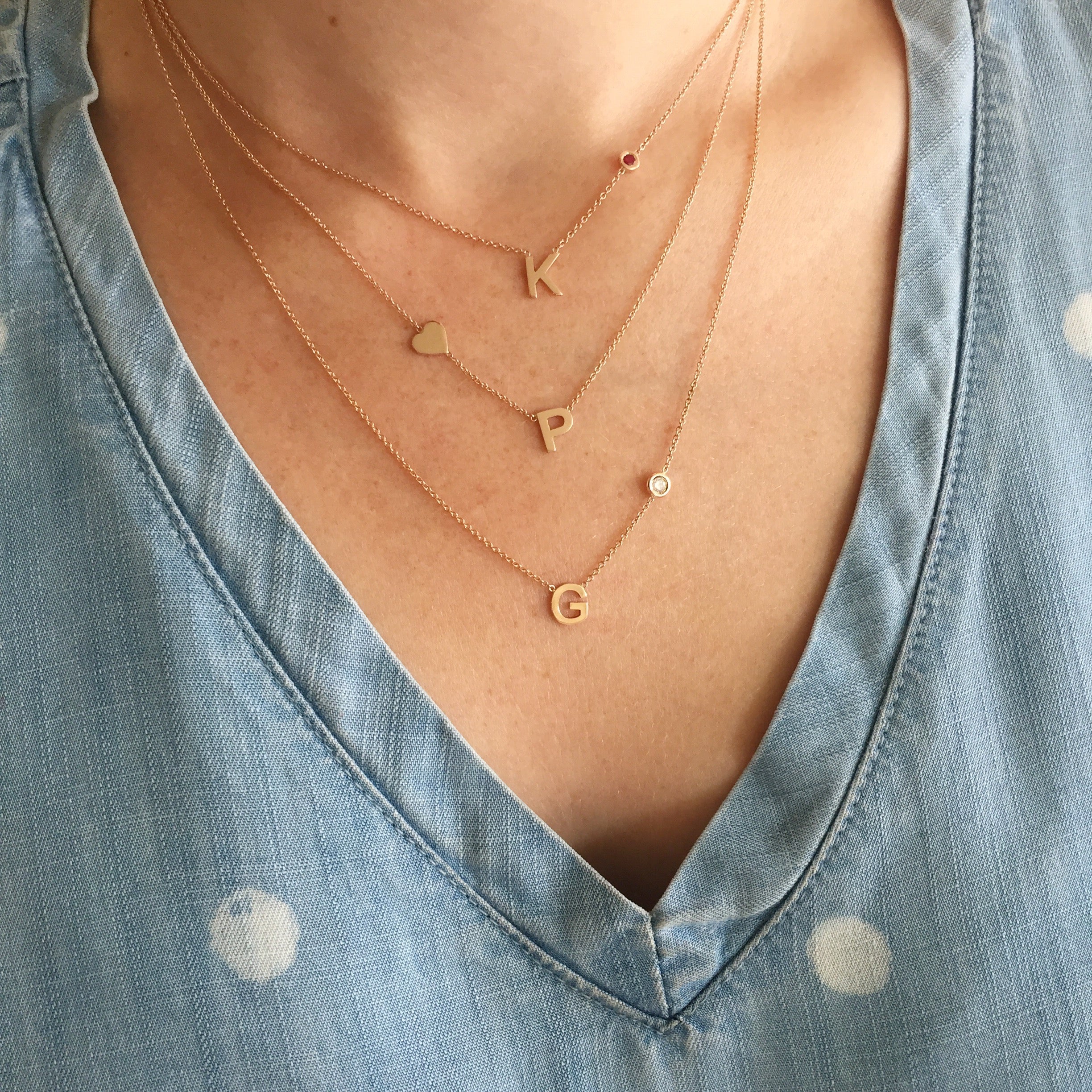 collares de letras en oro rosa