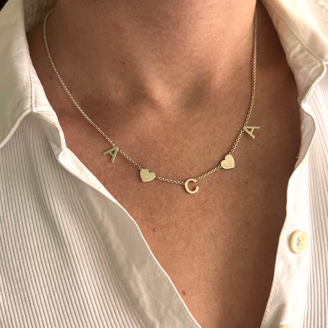 Collar Lola De 3 a 4 Letras Con Figuras